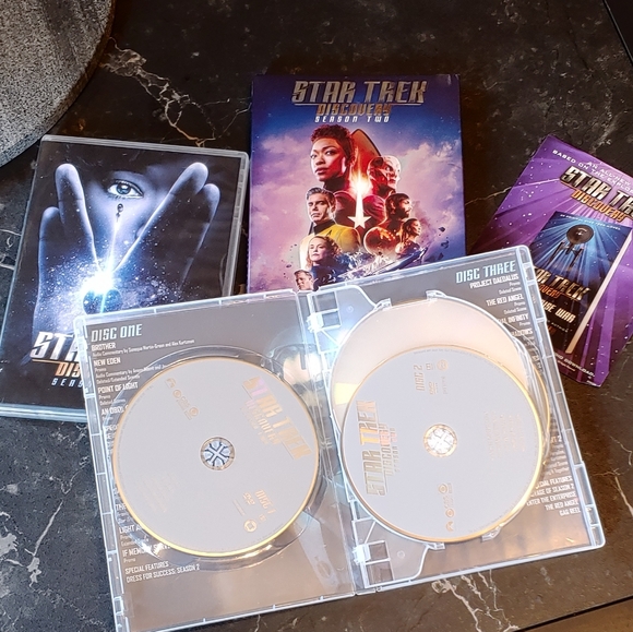 Star Trek Discovery Series Seasons One & Two 7 Disc Collectors Edition Set - Picture 4 of 5